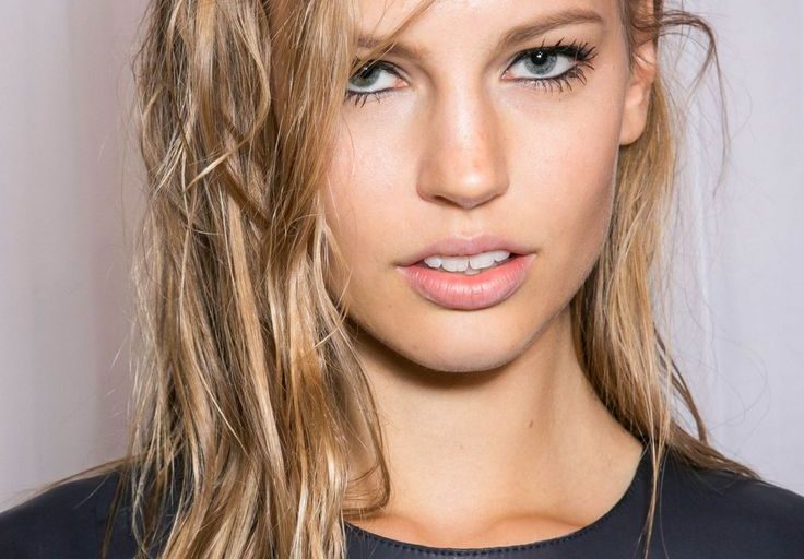 Mèche blonde, je vous conseille une couleur tendance