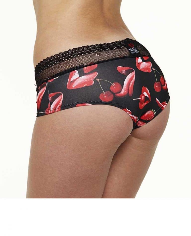 Shorty femme, il nous fait des fesses de rêve !